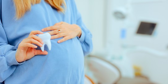 Zahnpflege während der Schwangerschaft: Warum sie so wichtig ist und wie du deine Zähne gesund hältst